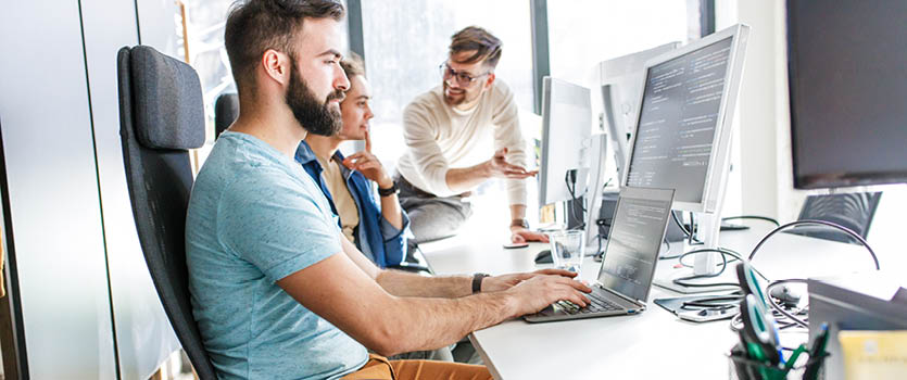 Softwareentwickler / Softwareentwicklerin: Aufgaben, Voraussetzungen und Gehalt
